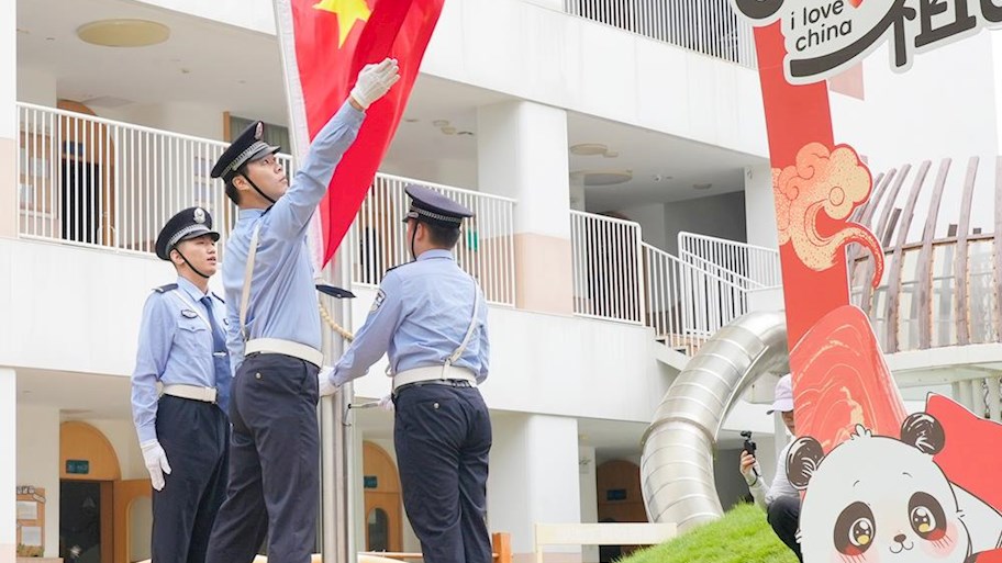 警徽闪耀映童心，平安守护“警”相随——警务实战学院学员走进南宁市美吉瑞幼儿园开展主题活动