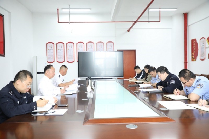 何立荣到基建处开展实地走访调研