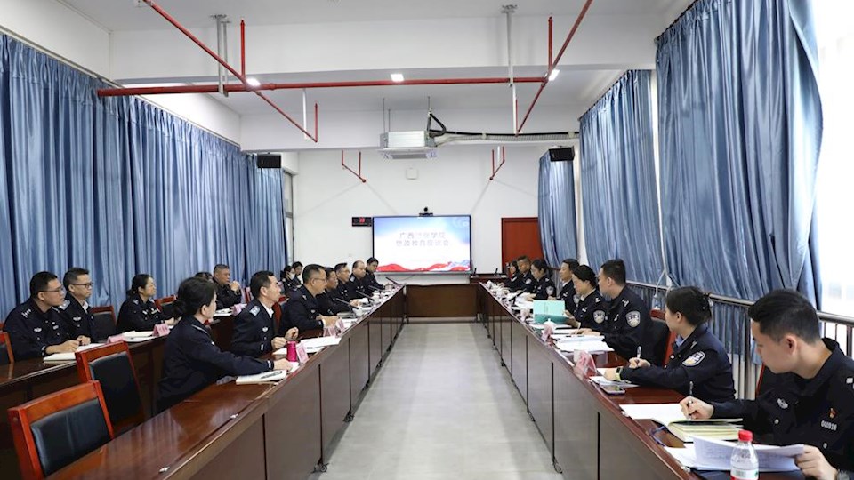 自治区公安厅党委委员、政治部主任朱亚明到beat365检查指导思政教育工作